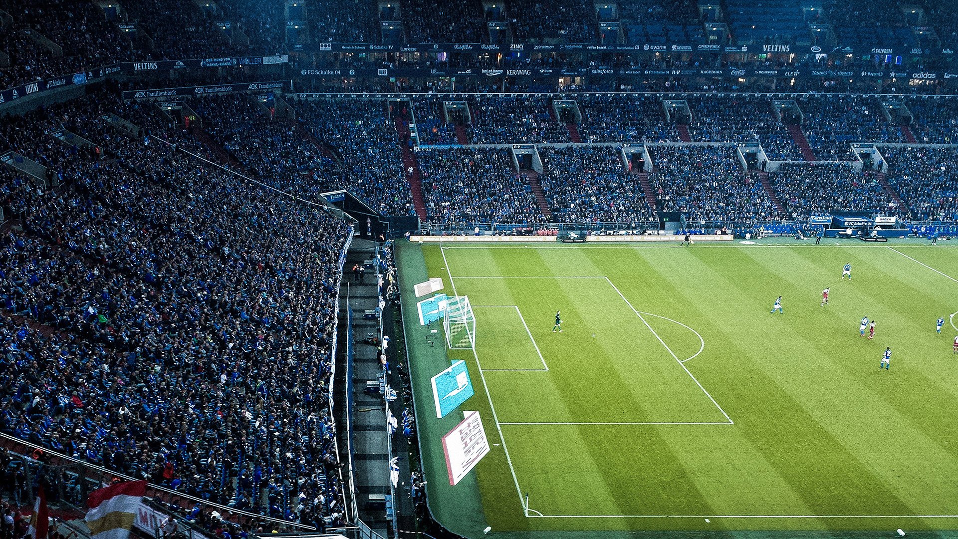 切尔西团队配合默契，整体表现出色，切尔西合影