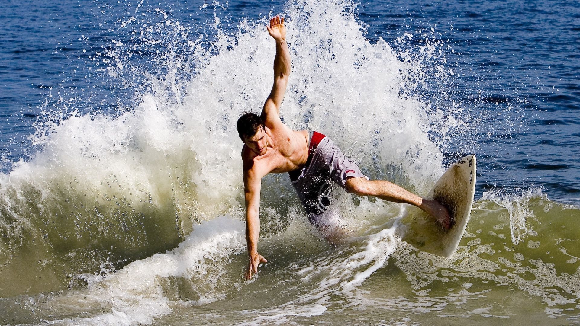 星空中国官网-女子百米大战 美国新星跑出世界第一成绩，美国女子百米运动员